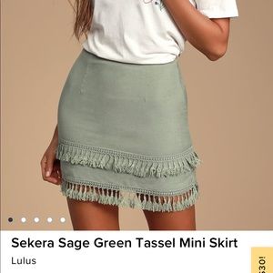 Lulus green skirt. Never worn w/ tags. Size XS/S